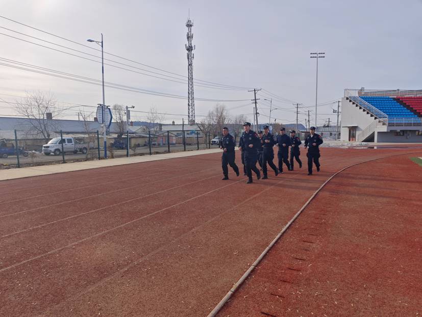 呼玛县公安局：开展体能训练 提升实战能力(2)