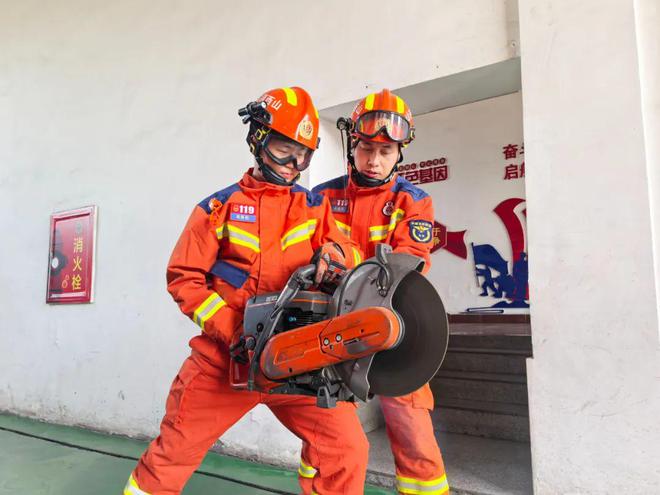 “蜕变”出击！新消防员奔赴挑战新征程(11)