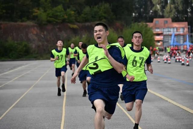 新蓝亮剑丨云南省森林消防总队新训大队严密组织2025年新入职消防员阶段性体能考核(2)